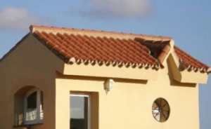 colocación de tejado curvo