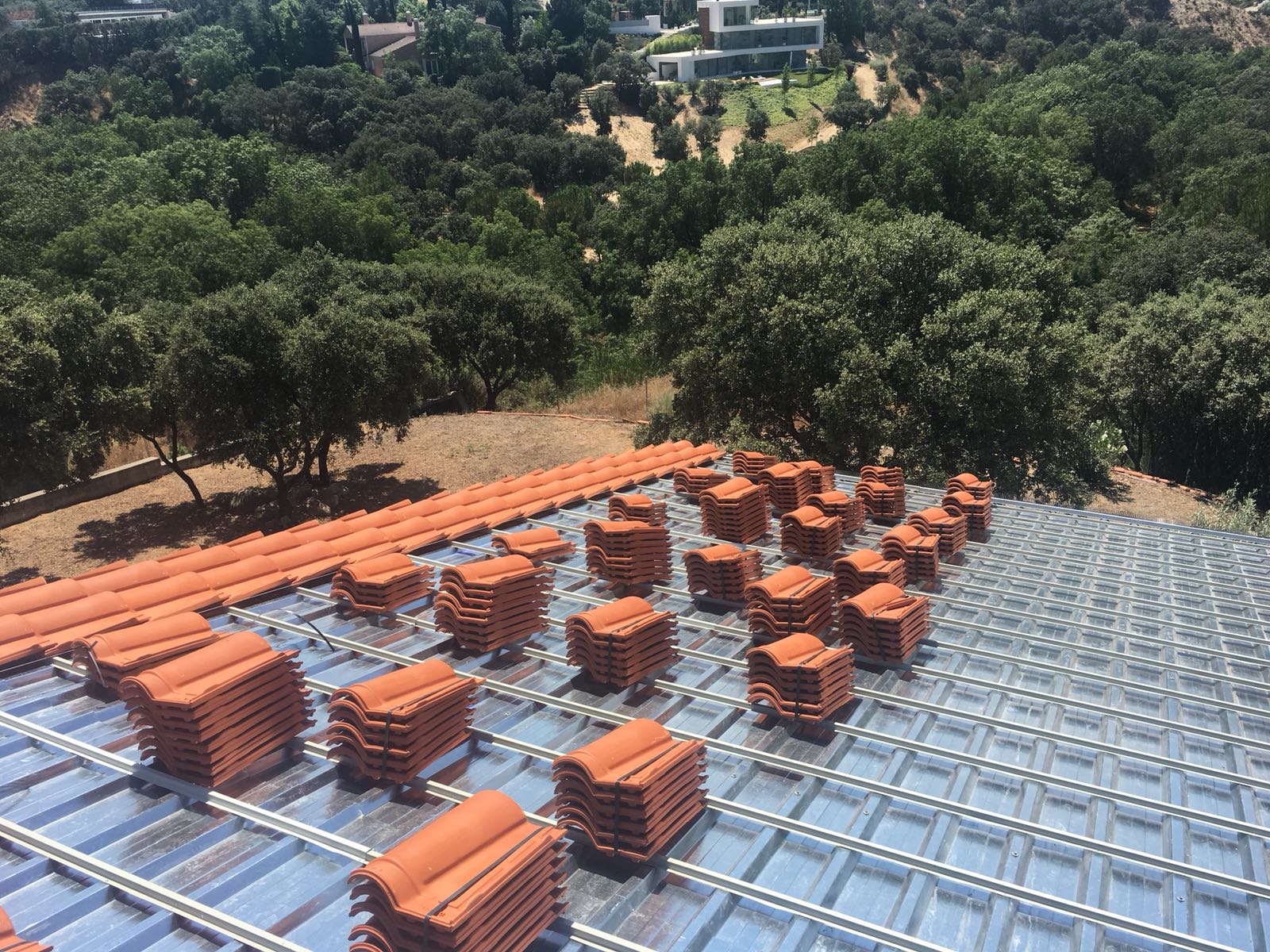 Colocar teja nueva en urbanización Molino de la Hoz en Las Rozas