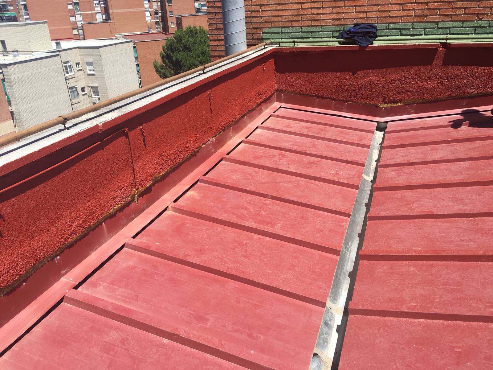 rehabilitar tejado con panel metálico